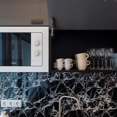 Social Hollywood בית הארחה פונשל