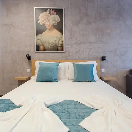 Social Hollywood פונשל