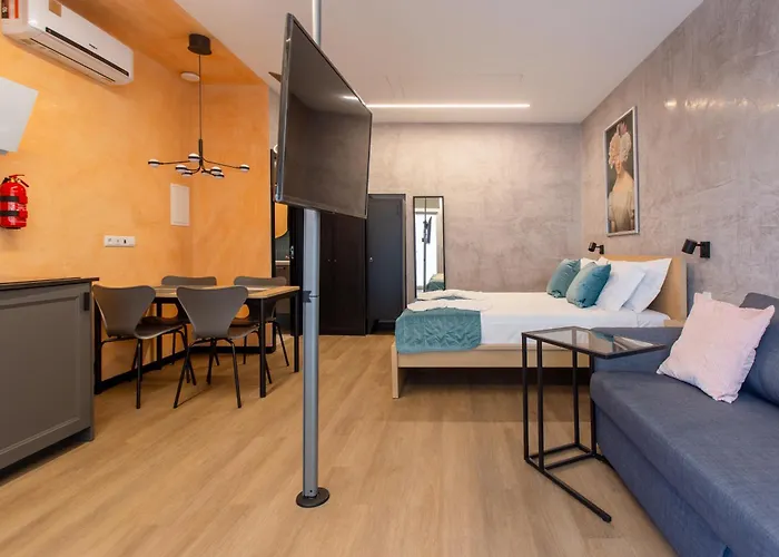 Social Hollywood 招待所 *