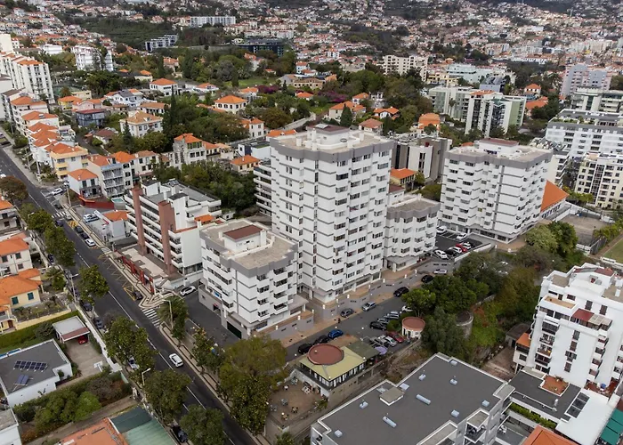 Social Hollywood 招待所 *